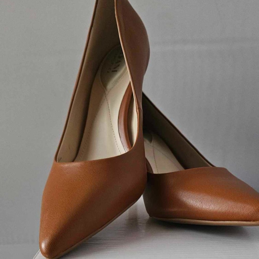 ALFANI Women's Step 'N Flex Jeules Pumps 10M (Caramel / Cognac)